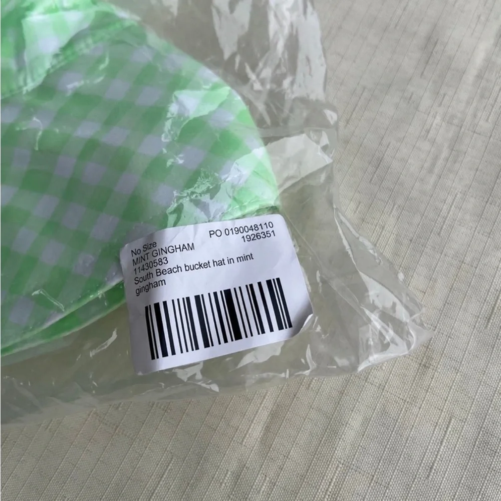 NWT South Beach OS bucket hat in mint gingham